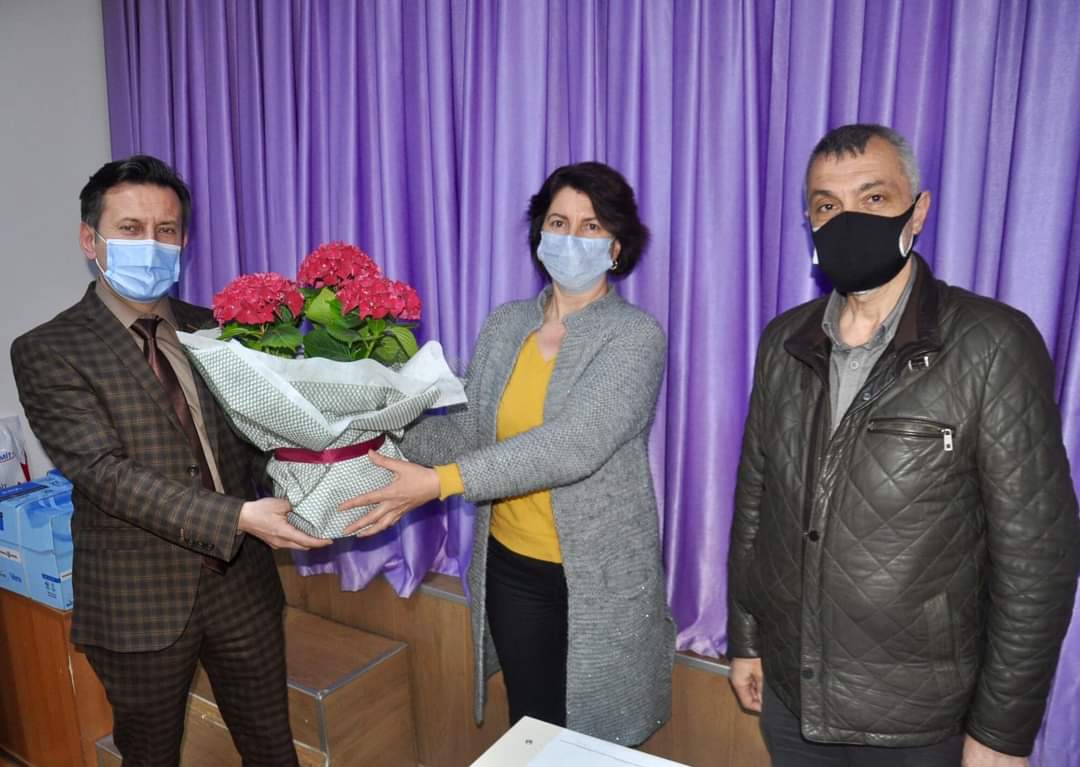 Akşemsettin İlkokuluna İzmit Şubemizden Anlamlı Destek Akşemsettin İlkokuluna İzmit Şubemizden Anlamlı Destek