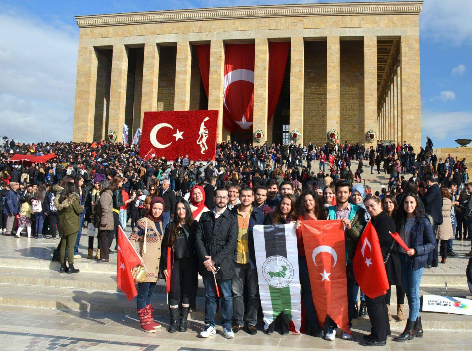 Batı Trakyalı Gençler Atanın Huzurunda Batı Trakyalı Gençler Atanın Huzurunda