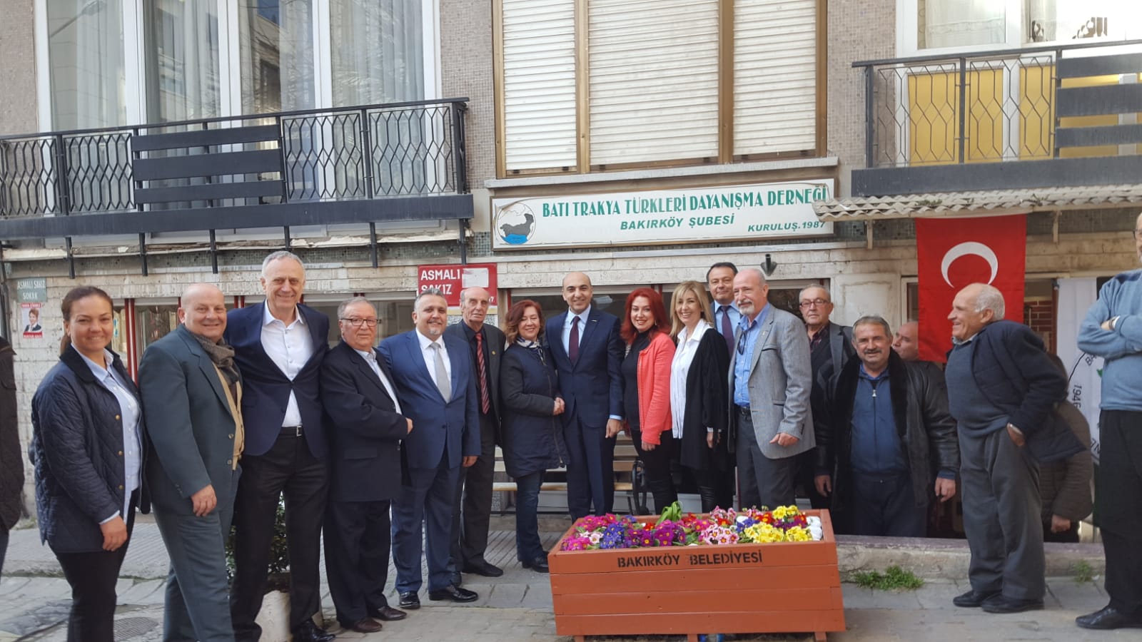 Bülent Kerimoğlu'ndan Bakırköy Şubemize Ziyaret Bülent Kerimoğlu'ndan Bakırköy Şubemize Ziyaret