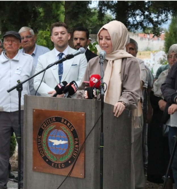 Dr. Sadık Ahmet vefatının 31. yıl dönümünde kabri başında anıldı.