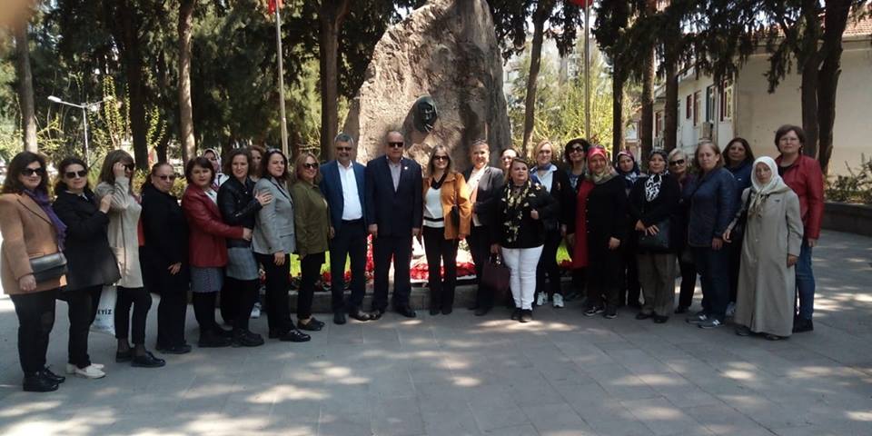 İzmir Kadın Kollarından Zübeyde Hanım Anıt Mezarı ve Latife Hanım Köşküne Ziyaret İzmir Kadın Kollarından Zübeyde Hanım Anıt Mezarı ve Latife Hanım Köşküne Ziyaret