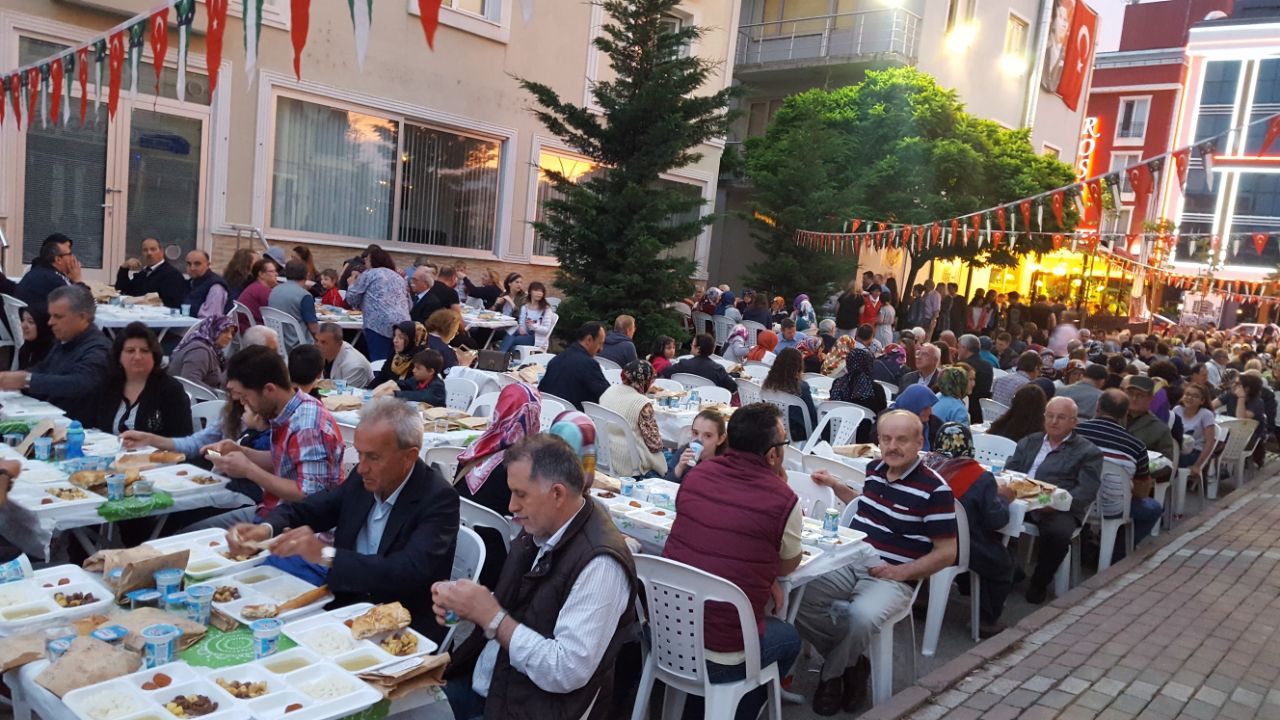 İzmit'te Batı Trakyalılar İftarda Buluştu İzmit'te Batı Trakyalılar İftarda Buluştu