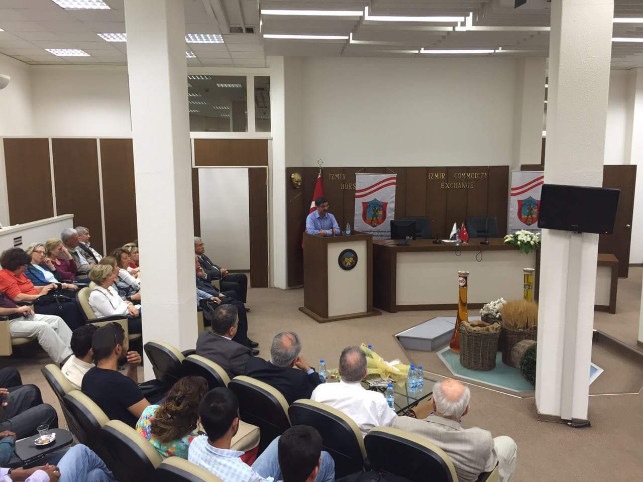 Lozan Antlaşması Işığında Türk –Yunan İlişkileri Konferansı İzmir’de yapıldı Lozan Antlaşması Işığında Türk –Yunan İlişkileri Konferansı İzmir’de yapıldı