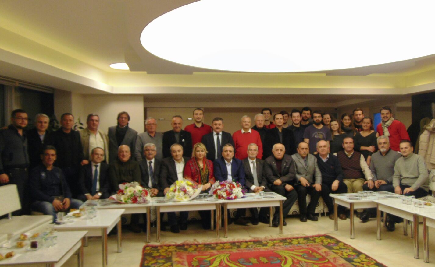 Rumeli Türk Dernekleri Federasyonu Bosna Sancak Derneğini ziyaret ett. Rumeli Türk Dernekleri Federasyonu Bosna Sancak Derneğini ziyaret ett.
